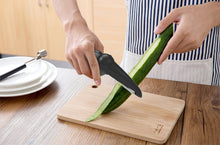 Load image into Gallery viewer, Steti Toucan Fruit and Vegetable Peeler, ABS and Stainless Steel Blade
